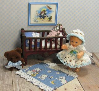 Kilgore CAST IRON CRIB w/ RENWAL BABY,  Vintage Dollhouse Furniture 1:16 2