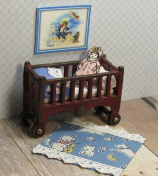 Kilgore CAST IRON CRIB w/ RENWAL BABY,  Vintage Dollhouse Furniture 1:16 3