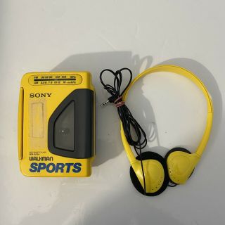 Sony Vintage Wm - Af54 Walkman Sports Cassette Player Fm Radio Yellow Rare