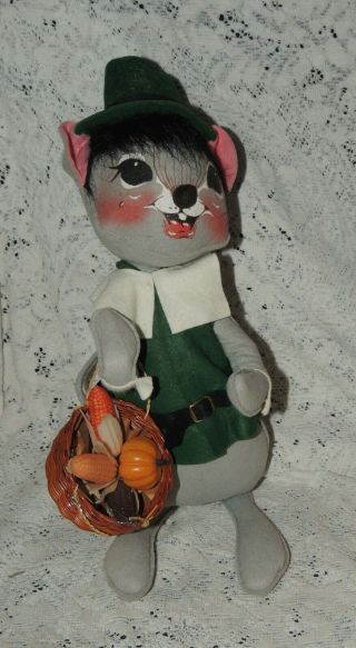 2 Vintage 1992 Annalee U.  S.  A.  Thanksgiving Pilgrim Mouse W/basket Of Corn & Bear