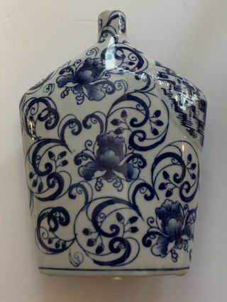 Chinese Blue And White Porcelain Flask Shaped Vase / Flower