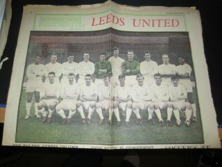 1961 Reynolds News Leeds United Rare Colour Team Line - Up