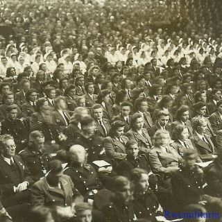 Port.  Photo: Rare Wehrmacht Uniformed Helferin Girls Fill Auditorium (2)