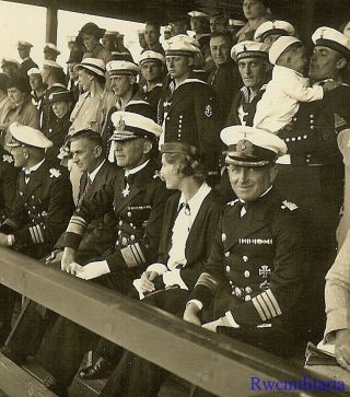 Port.  Photo: Rare Kriegsmarine Officers W/ U - Boat Badges In Viewing Stands