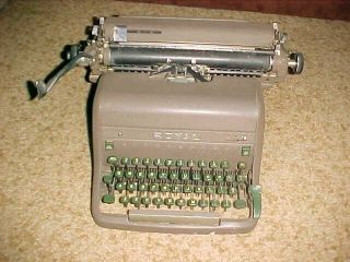 Antique Royal Typewriter Vintage (local Newark,  Ohio).