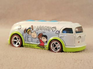 Mattel 2011 Haulin’ Gas Peanuts Hot Wheels Bus Toy Rare