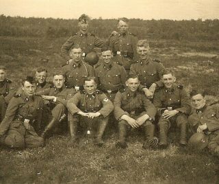 Rare German Elite Waffen Infanterie Squad Posed Resting In Field (1)