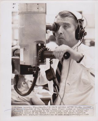 Dr.  Wernher Von Braun Dean Of American Rocketry Rare Vintage 1964 Press Photo