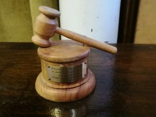 Vintage Wooden Judge/ Auctioneer/ Chairman? Hammer On Stand Trophy Vgc Sc27