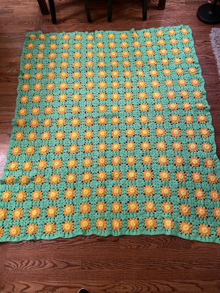 Vtg Daisy Afghan 60” X 70” Hand Made Throw Blanket Crochet Knitted Folk Art 70s