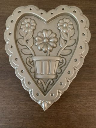 Rare Nordic Ware Decorative Heart Heavy Weight Cast Aluminum Bundt Bake Pan