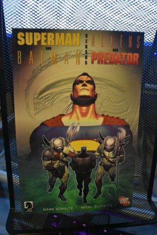 Superman & Batman Vs Aliens & Predator Dc Dark Horse Tpb Rare Oop 2007 1st Print