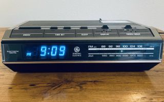 Vintage Ge General Electric 7 - 4642b Digital Alarm Clock Am/fm Radio Blue Display