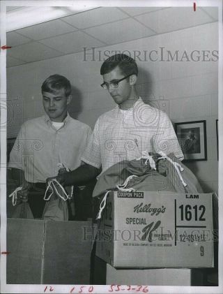 1968 Press Photo American Red Crosssteve Ellis & Rob Marpeth 6x8