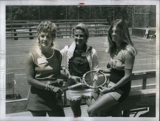 1971 Press Photo Green Island Tennis Courts Female Players Clark Edlefsen 8x6