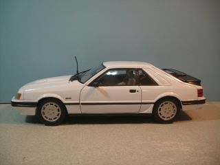 Rare Collectible 1:18 Scale White 1986 Ford Mustang Svo 2 Door Diecast Car