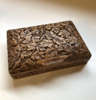Small Intricately Carved Anglo Indian Trinket / Jewellery Box (au2 - 05)