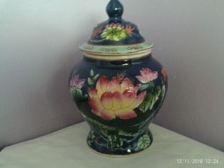 Fab Vintage Chinese Porcelain Lily Pad Design Temple Ginger Jar/vase 20 Cms Tall