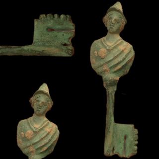 Rare Ancient Roman Bronze Period Key With A Zoomorphic Statue - 200 - 400 Ad (2)