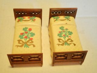 [ 1031] Vintage Renwal Dollhouse Furniture Beds W/ Stencil Flowers Usa
