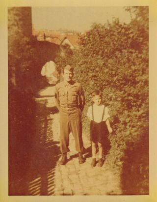 Rare Orig Wwii Color Photo Gi & German Boy Grebenstein (kassel) 1945 Germany 107