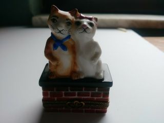 Limoges Cat Trinket Box Peint Main Two Cats On Top A Brick Chimney Rare