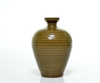 A Chinese Celadon Porcelain Vase 3