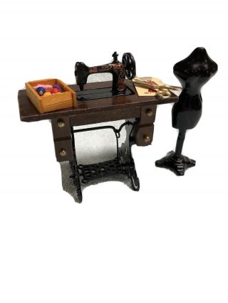 1:12 Vintage Dollhouse Miniature Furniture Sewing Machine And Sewing Mannequin