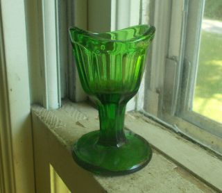 Antique 100 Yr Old Emerald Green Glass 8 Sided Eye Wash Cup Early 1900 Perfect