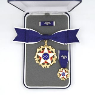 U.  S.  Usa Order Badge Presidential Medal Of Freedom,  Woman Female Version Rare