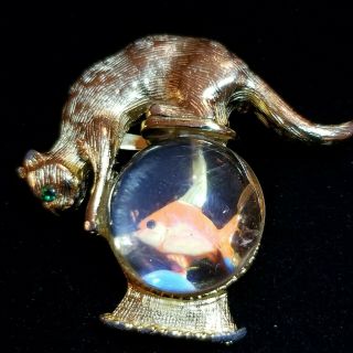 Vintage Gold Crown Cat In Fish Bowl Lucite Jelly Belly Brooch Signed