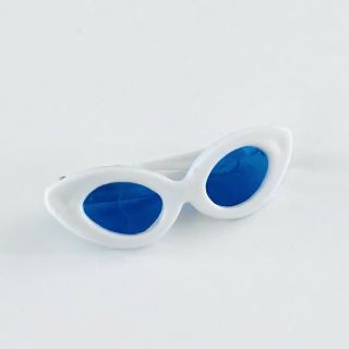Vtg Orig Barbie White Cat Eye Sunglasses For Ponytail/bubble Cut Blue Lens Hinge