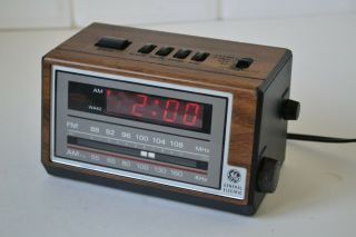 Vintage General Electric Ge Alarm Clock Am/fm Radio Model 7 - 4601a