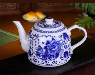 Handmade blue and white ceramic teapot large - capacity home insulated teapot 1.  6L 2