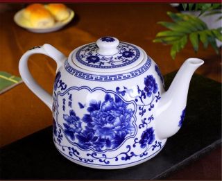 Handmade blue and white ceramic teapot large - capacity home insulated teapot 1.  6L 3