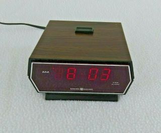 Vintage Ge Digital Alarm Clock (model 8143 - 5),  General Electric.