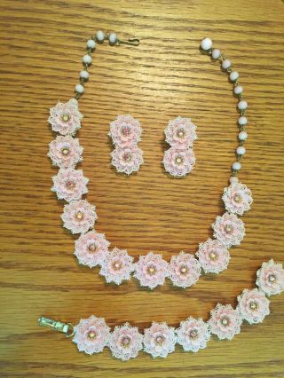 Coro Soft Plastic Pink Daisies Parure Necklace Earrings Bracelet 1950’s Rare