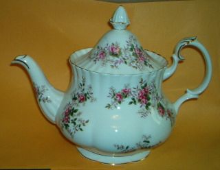 Stunning Royal Albert - Lavender Rose - Bone China - 6 Cup Tea Pot - Very Rare