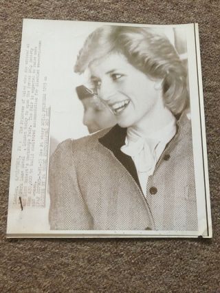 Princess Diana At The Park Lane Hotel - Rare 1983 Wire Press Photo
