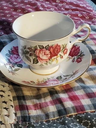 Queen Anne Bone China,  Tea Cup/saucer,  Lovely,  Red/pink Roses,  England,  H57 0
