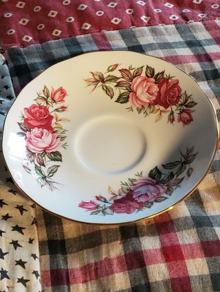 Queen Anne Bone China,  Tea cup/Saucer,  Lovely,  Red/Pink Roses,  England,  H57 0 3