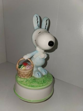 Rare Snoopy Peanuts Schmid Vintage Ceramic Music Box Easter Beagle 1966