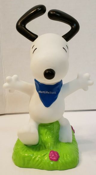 Snoopy Peanuts Metlife Coin Bank Rare Discontinued Plastic 8 " X 4.  5 " X4 "