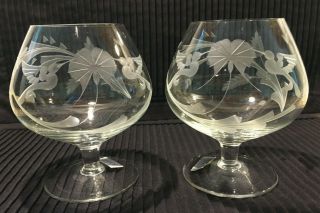 2 Rare Toscany Etched Crystal Brandy Snifter Glasses Hummingbird Flower Design