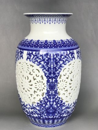 Chinese Antiques Handmake Porcelain Qianlong Mark Vase B142