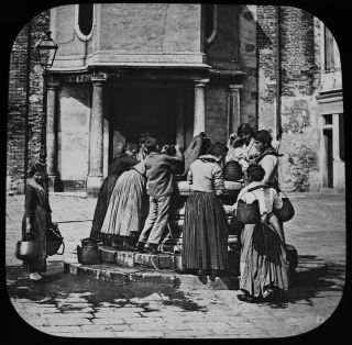 Antique Magic Lantern Slide Group Of Women At The Well Venice C1890 Photo Italy