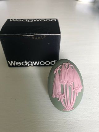 Wedgewood Pink On Sage Green Jasperware Christmas Bells Floral Egg Box Rare
