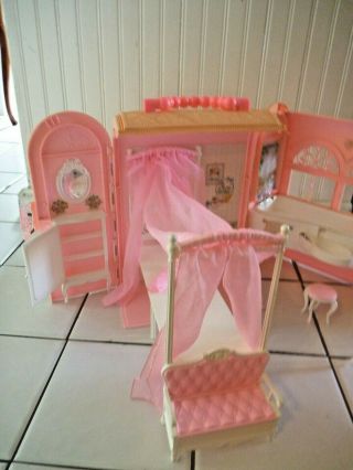 1998 Barbie Bed,  Bath Handbag House Carrier Plus Vanity - Rare 2