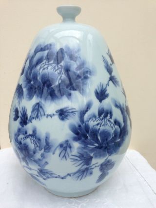 Vintage Chinese Porcelain Vase Hand Painted Blue & White Signed With Kanji 11 "