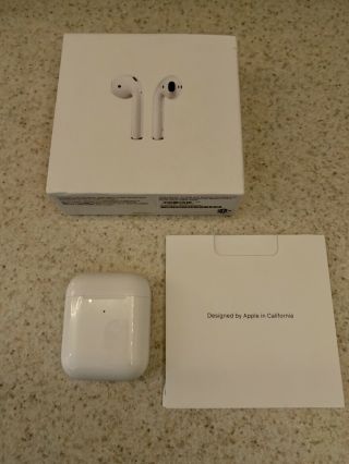 Apple AirPods 2nd Gen with Wireless Charging Case - Rarely 2